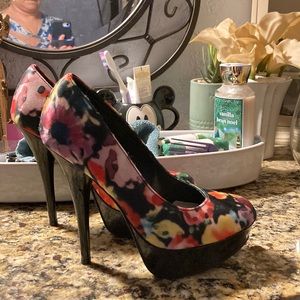 Never worn , brand new heels!!